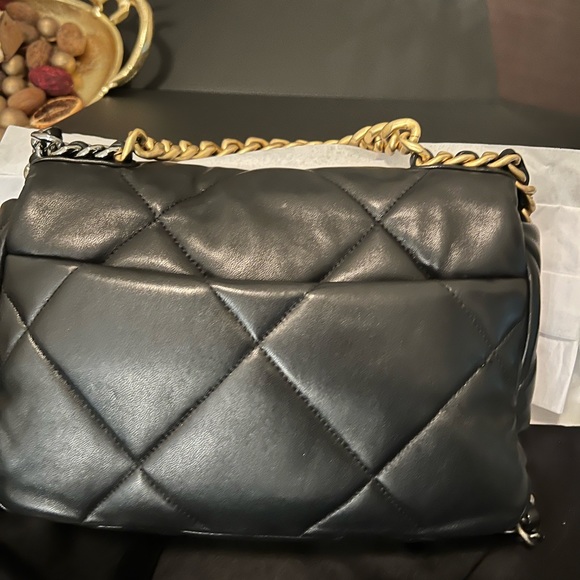 Chanel 19 Flap bag black with gold - Picture 7 of 11